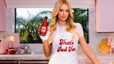 Frank's Redhot Paris Hilton Super Bowl