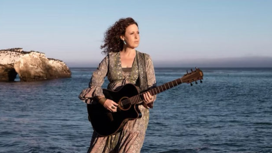 Aliza Hava Shines with 'Into the Light'