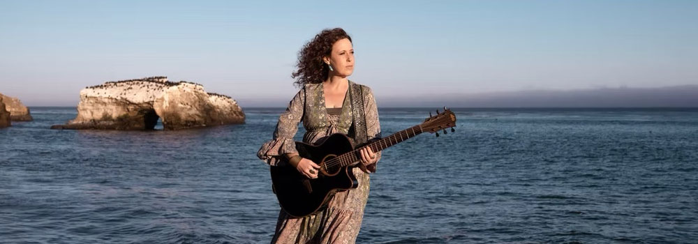 Aliza Hava Shines with 'Into the Light'