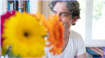 Kimon Kirk & Robbie Fulks Unveil “Dashboard Hula Doll” Ahead of Bikini Jardine