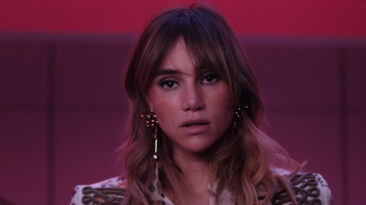 Watch Suki Waterhouse Perform ‘Tiny Raisin’ Live From Vevo Studios