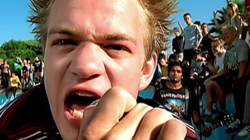 Deryck Whibley Breaks Down Sum 41’s “In Too Deep” 25 Years Later on Vevo Footnotes