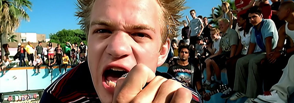 Deryck Whibley Breaks Down Sum 41’s “In Too Deep” 25 Years Later on Vevo Footnotes
